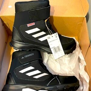 Brand New Adidas Boys Terrex Snow Boots